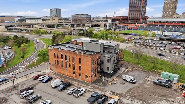 Building Photo - 136 Seneca St