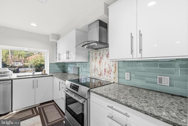 Building Photo - 9416 Holbrook Ln