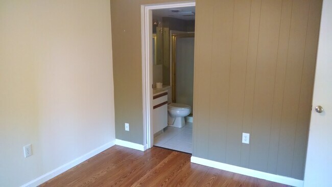 Building Photo - $749/Bedroom | 3BR/2BA Condo Near UT Ag Ca...