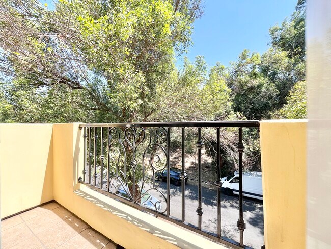 Building Photo - 22651 Del Valle St