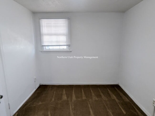 Building Photo - 2 Bed 1 Bath