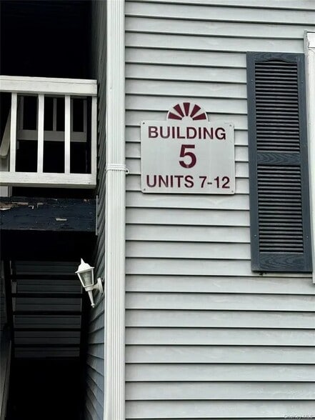 Building Photo - 5 Lexington Hills Rd