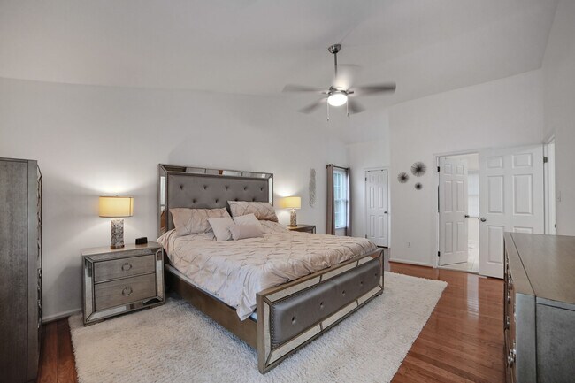 Building Photo - 18420 Shady View Ln