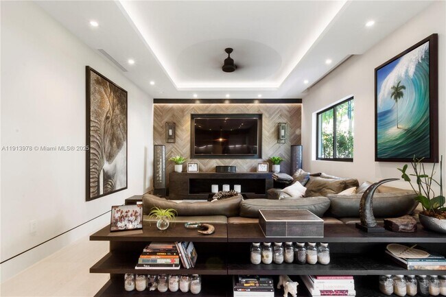 Building Photo - 3554 W Glencoe St