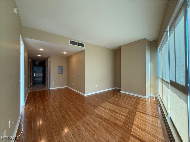 Building Photo - 4575 Dean Martin Dr