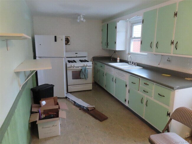 Building Photo - 3 Birch St