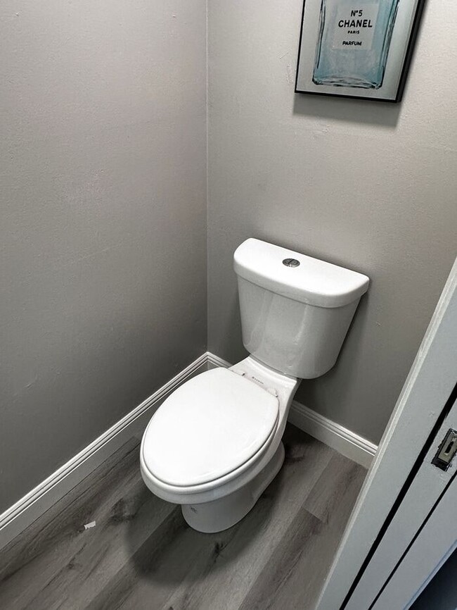 Building Photo - Charming 2-Bedroom Condo with Fireplace & ...
