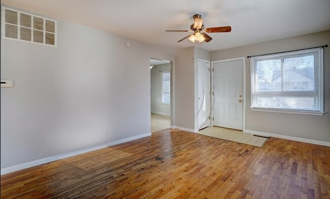 Building Photo - Cozy 2BR Home in Flint with Central AC, Washer/Dryer & Pet-Friendly for Only $800/Month!