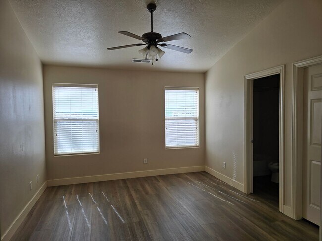 Building Photo - Southern View Subdivision Townhome