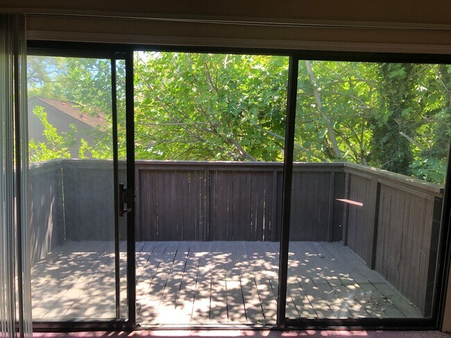 Building Photo - NICE 2ND STORY CONDO IN WOODSIDE SIERRA GA...