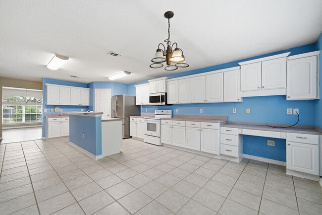 Building Photo - 2490 Pepper Dr