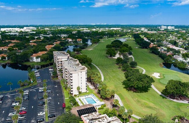 Building Photo - 250 Jacaranda Dr
