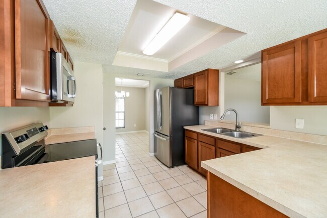 Building Photo - 460 Kevin Dr