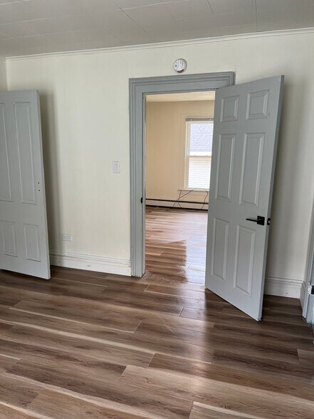 Building Photo - 11 Rickard St