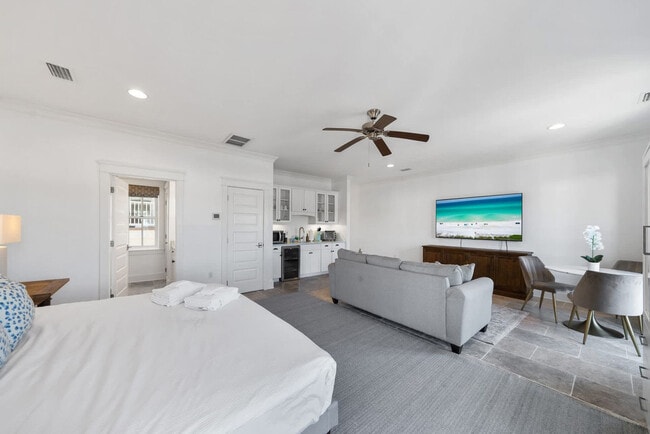 Building Photo - 49 Pleasant St