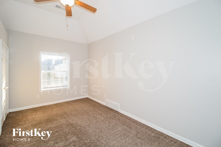 Building Photo - 8595 Shady Elm Dr