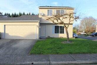 Building Photo - Three bedroom townhouse
