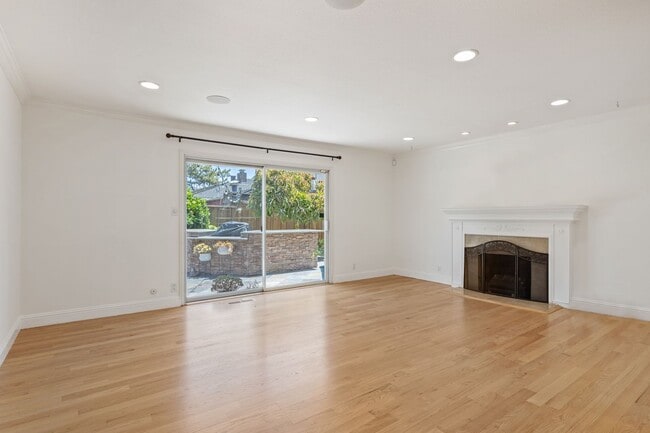 Building Photo - Beautiful home with Campbell schools