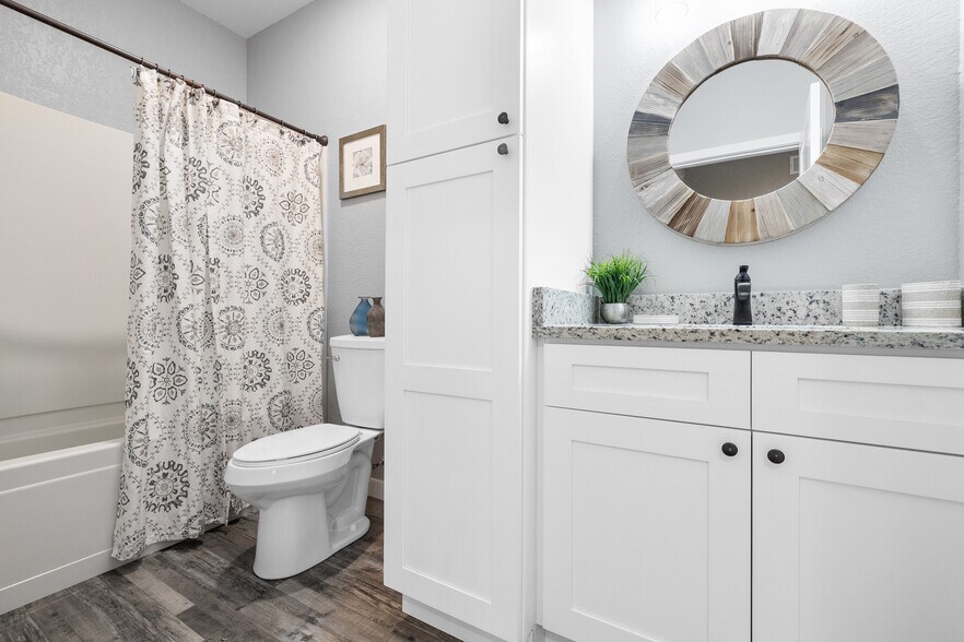 Building Photo - 1310 Daisy Dr