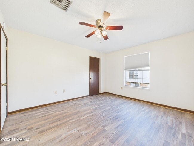 Building Photo - 114 Country Ln