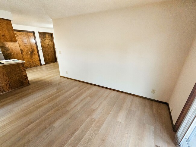 Building Photo - 3642 Meadow Park Loop NE
