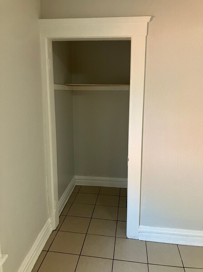 Building Photo - 800 W Ionia St