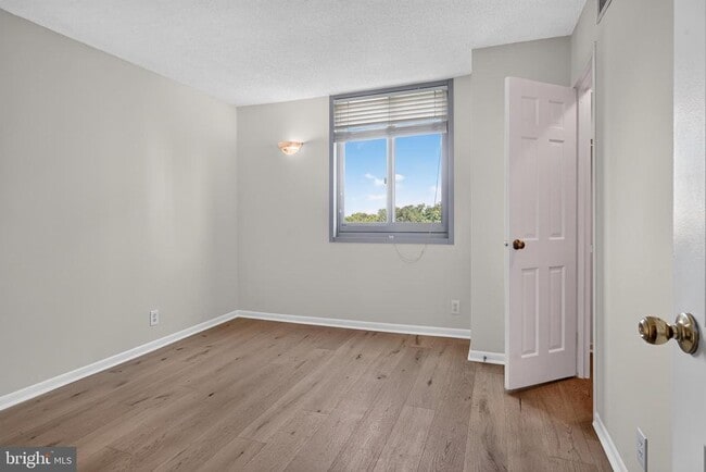Building Photo - 4601 N Park Ave