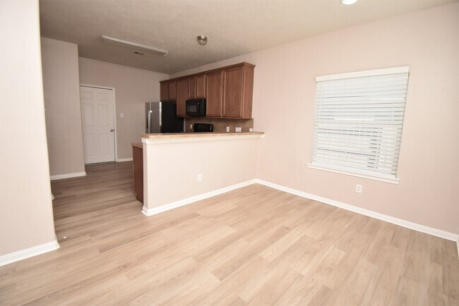 Building Photo - 611 Chase More Ct