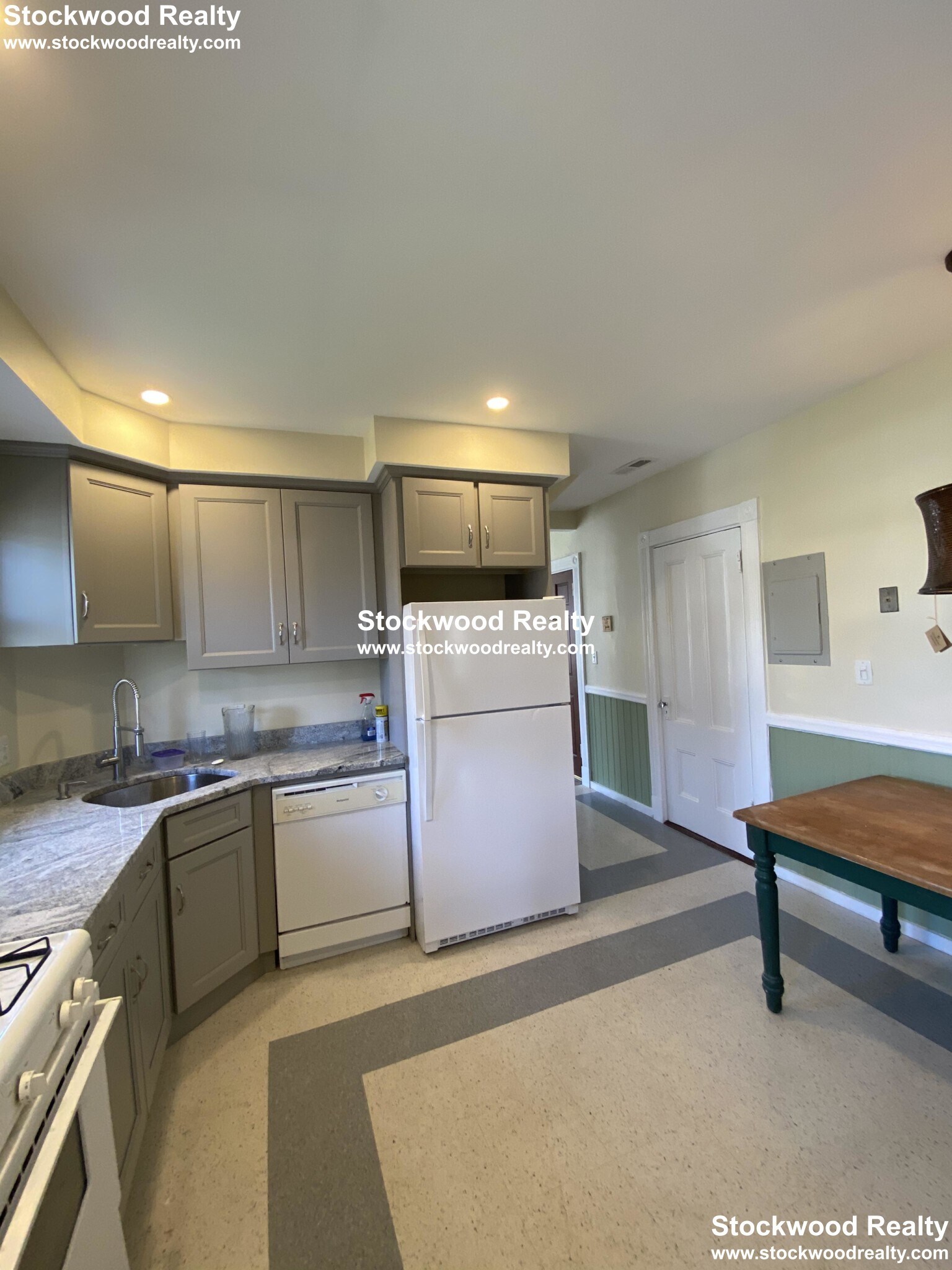 Building Photo - 18 Haverford St