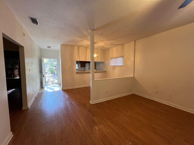 Building Photo - 2552 Panther Creek Rd