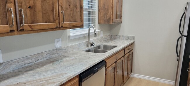 Building Photo - GREAT COLONIAL PARK CONDO