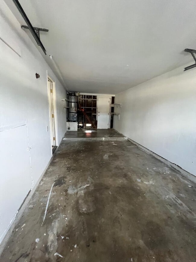 Building Photo - 528 Raintree Dr