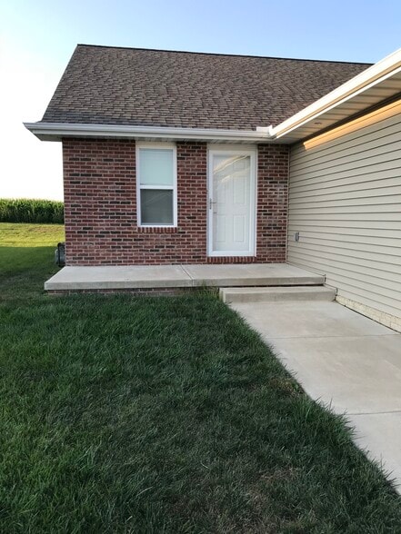 Private front entrance and porch. - 107 Scenic Drive