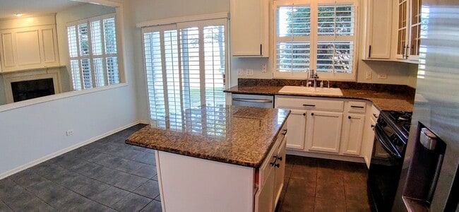 Building Photo - 564 Woods Creek Ln