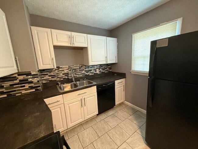 Building Photo - 2879 Argyle Dr NW
