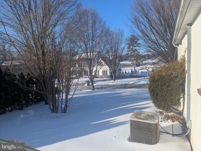 Building Photo - 1330 Park Ave