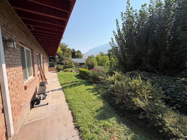 Building Photo - 479 S Palisade Dr