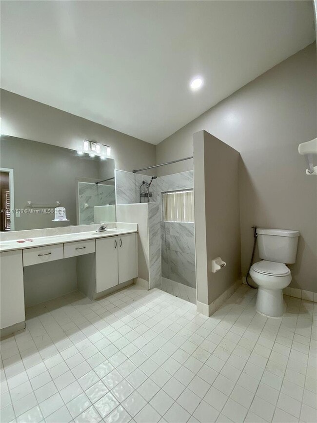 Building Photo - 405 SW 183rd Way