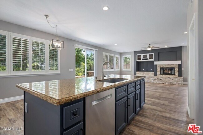 Building Photo - 335 Kitetail St