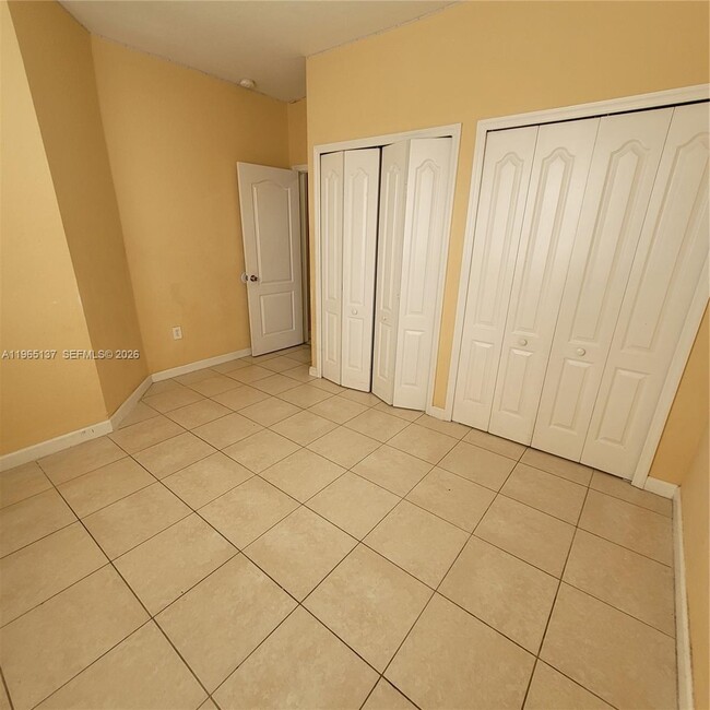 Building Photo - 1663 SE 27th Dr