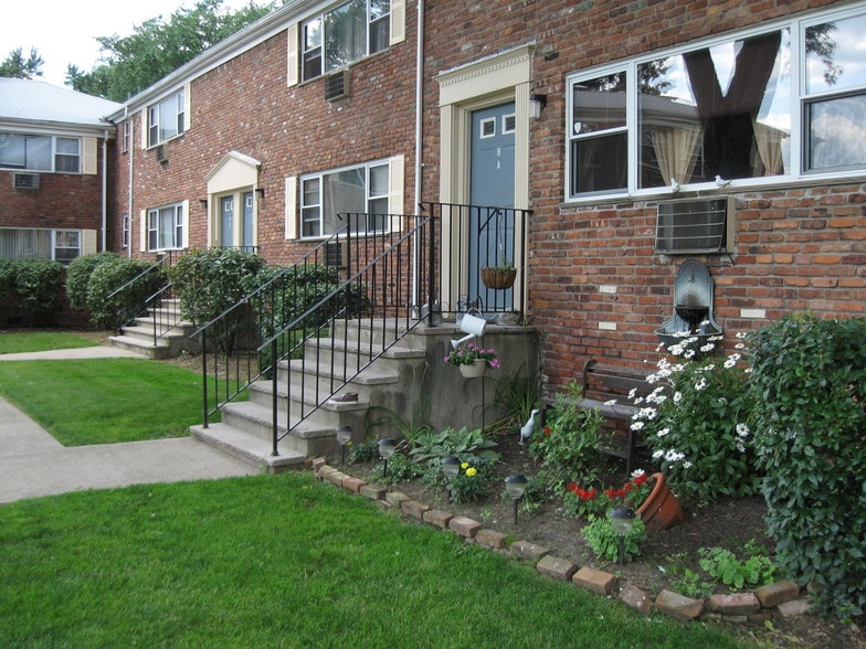 Colonial Heights - 300 Parsippany Rd Parsippany NJ 07054 | Apartment Finder