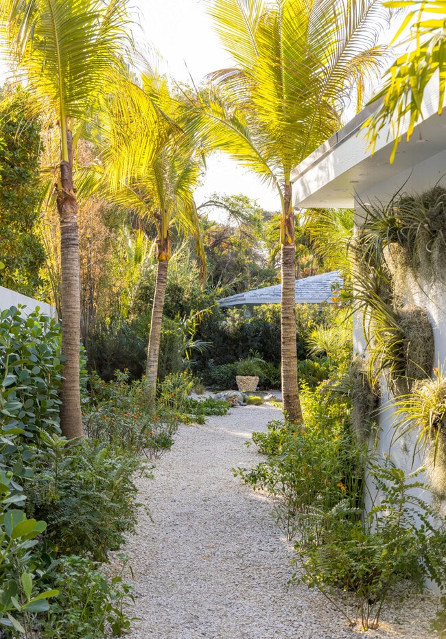 Building Photo - 3415 N Flagler Dr