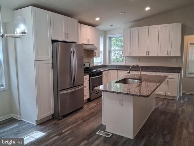 Building Photo - 7300 Willow Glen Way