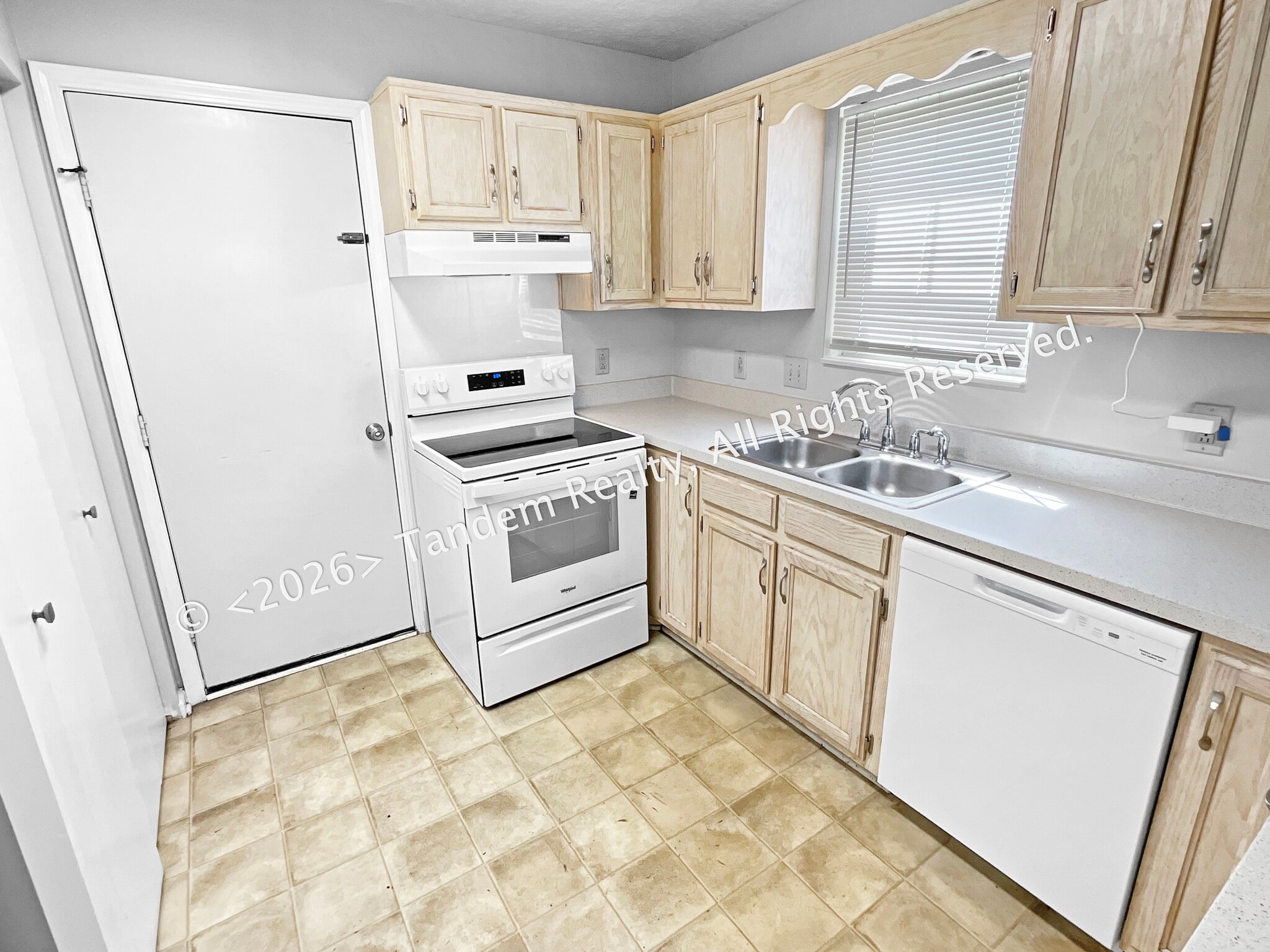 Building Photo - 512 Selsey Ct S