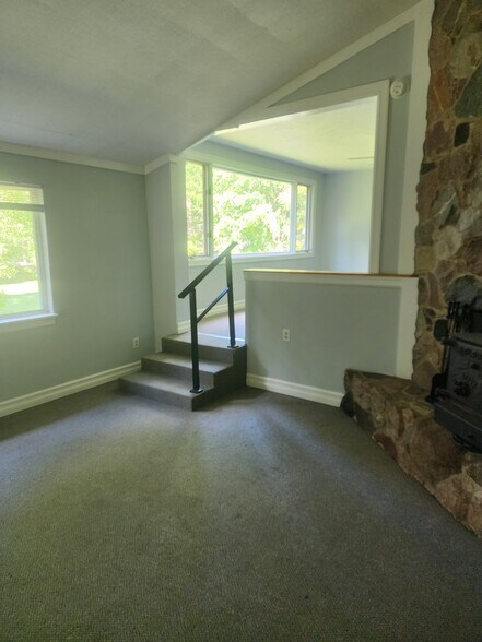 Building Photo - 202 Sanborn Ave