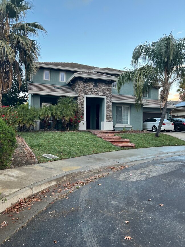 Primary Photo - 201 Shrike Cir