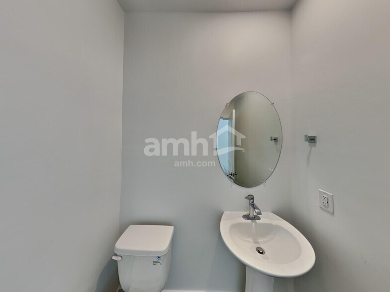 Building Photo - 9672 N Rancho Lozano