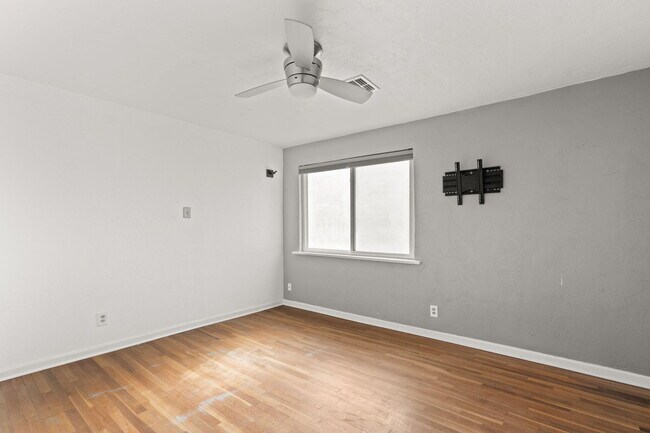 Building Photo - 136 Velarde Rd NW
