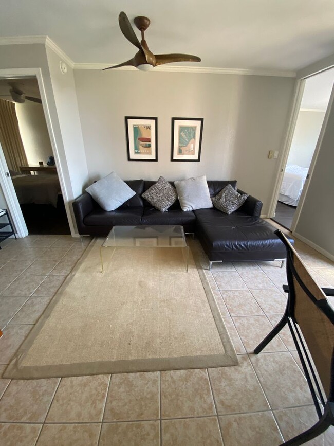 Building Photo - Monte Vista: 2-bed, 1-bath fully furnished...