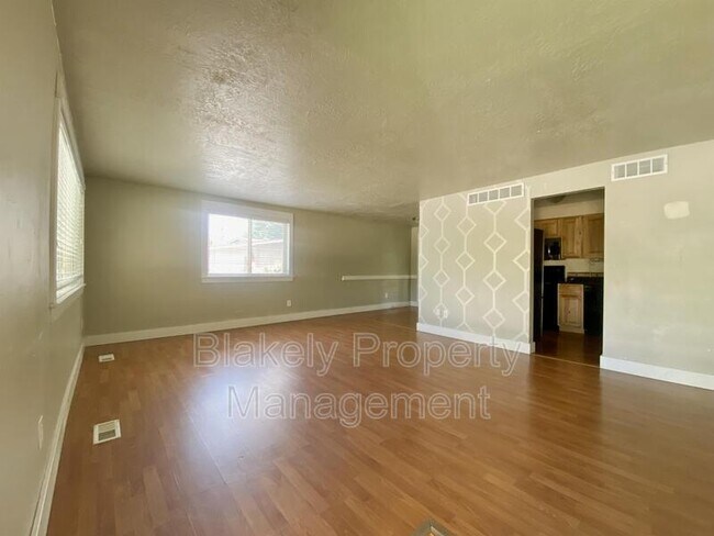 Building Photo - 1541 Marilyn Cir